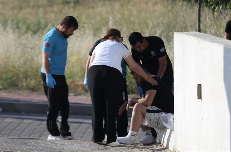 Sitede yangın paniği: 10 kişi hastanelik oldu | Balkon korkuluklarında ve pencerelerde yardım beklediler