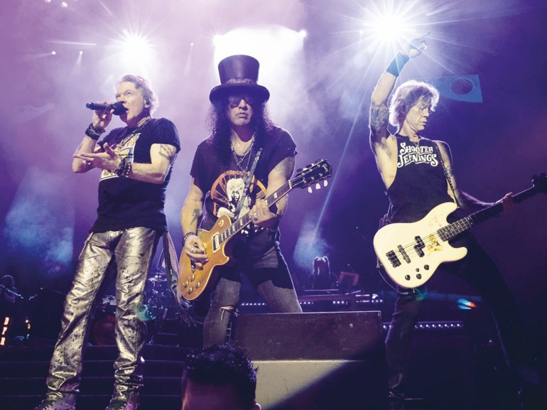 Guns N’ Roses İstanbul’u salladı Ünlü isimler konsere akın etti