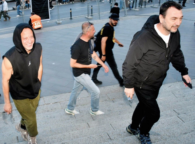Guns N’ Roses İstanbul’u salladı Ünlü isimler konsere akın etti