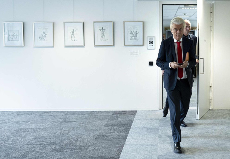 Anketlerde oyu düştü, hükümeti devirdi