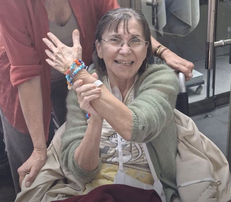 Gül Onat sevenlerinden dua istedi