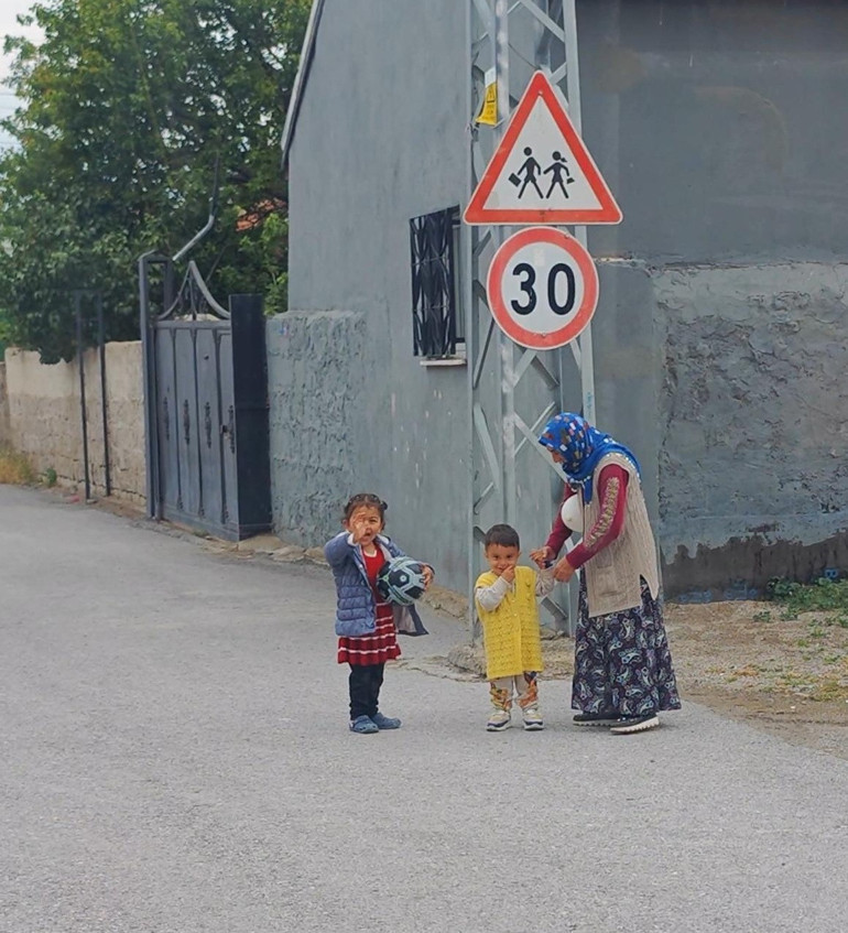 Küçük kızın topunu şişiren otobüs şoförü konuştu: O kadar tatlı ki servetini istese verirsin