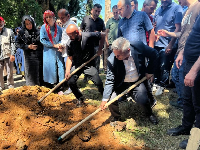 Bu acının tarifi yok 4 yaşındaki Yağızın cenazesinde kahreden anlar... Annenin feryadı herkesi ağlattı