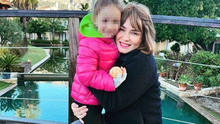 Kızını, babasına 43 dakika geç götürdü, şimdi de anneden velayet alındı Kızının ağlamaları yürekleri burktu