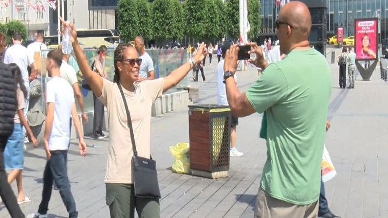 İstiklal Caddesi’nde insan seli, meydan doldu taştı