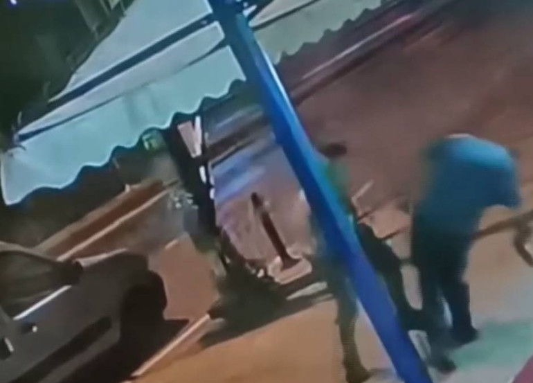 Trafik kavgasında ölümcül yumruk Yere devirdiği adama kalp masajı yaptı