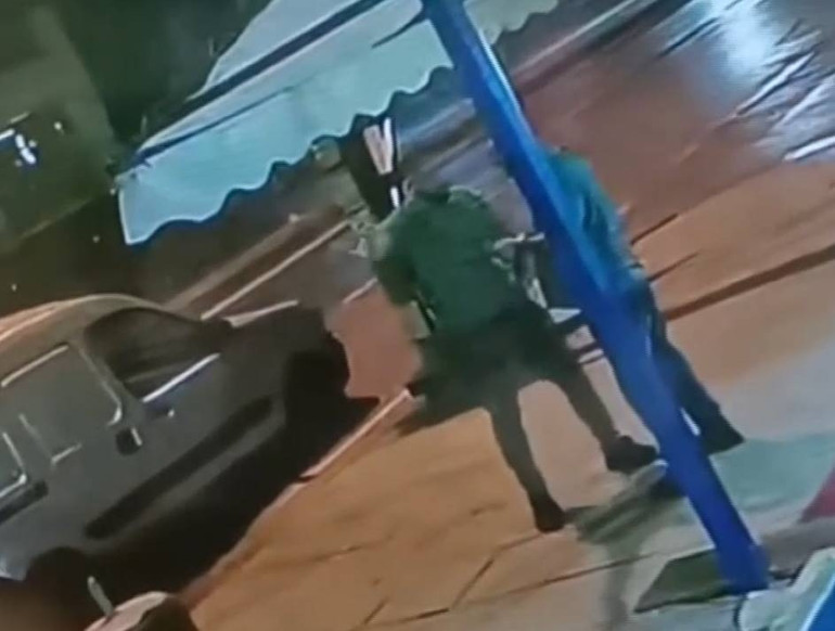 Trafik kavgasında ölümcül yumruk Yere devirdiği adama kalp masajı yaptı