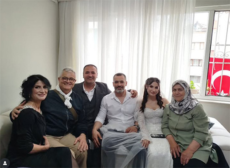Bir düğün, bir bayram derken köyünden bir türlü kopamadı... Ünlü oldu ama geldiği yeri hiç unutmadı