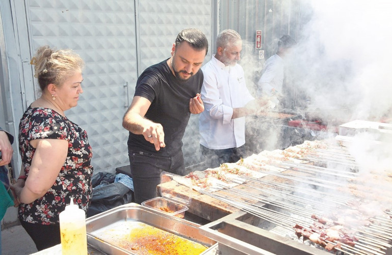 Alişandan mangal partisi