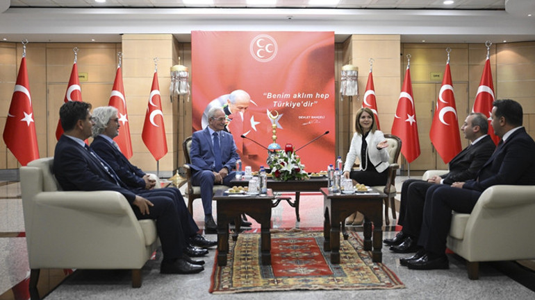 Siyasi partiler arasında bayramlaşma ziyareti... MHP ve DEM Partiden Terörsüz Türkiye mesajları