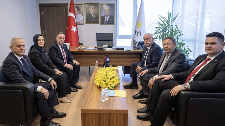 Siyasi partiler arasında bayramlaşma ziyareti... MHP ve DEM Partiden Terörsüz Türkiye mesajları