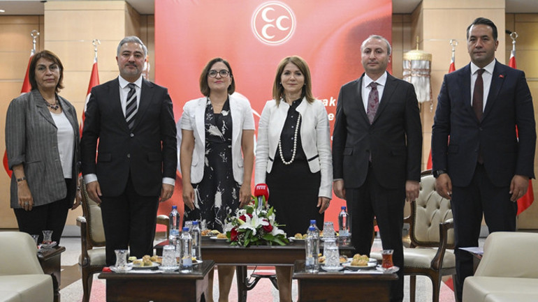 Siyasi partiler arasında bayramlaşma ziyareti... MHP ve DEM Partiden Terörsüz Türkiye mesajları