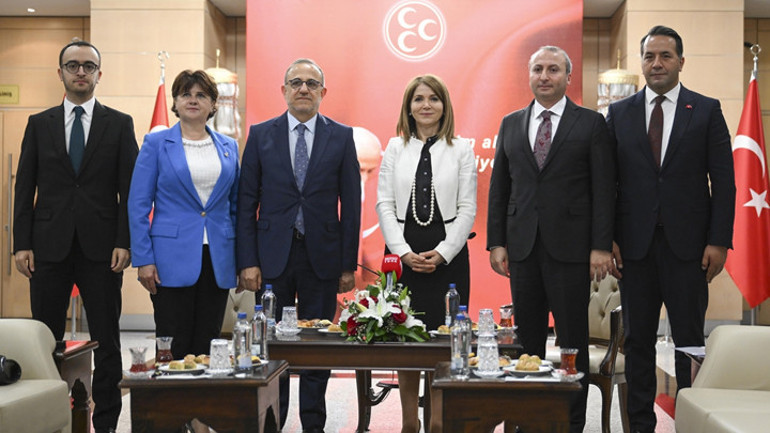 Siyasi partiler arasında bayramlaşma ziyareti... MHP ve DEM Partiden Terörsüz Türkiye mesajları