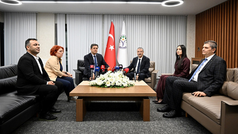 Siyasi partiler arasında bayramlaşma ziyareti... MHP ve DEM Partiden Terörsüz Türkiye mesajları