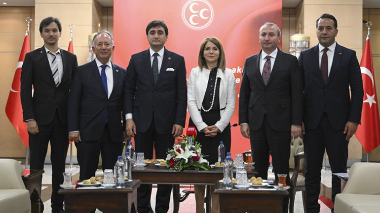 Siyasi partiler arasında bayramlaşma ziyareti... MHP ve DEM Partiden Terörsüz Türkiye mesajları
