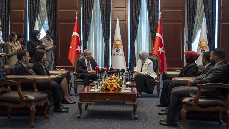 Siyasi partiler arasında bayramlaşma ziyareti... MHP ve DEM Partiden Terörsüz Türkiye mesajları