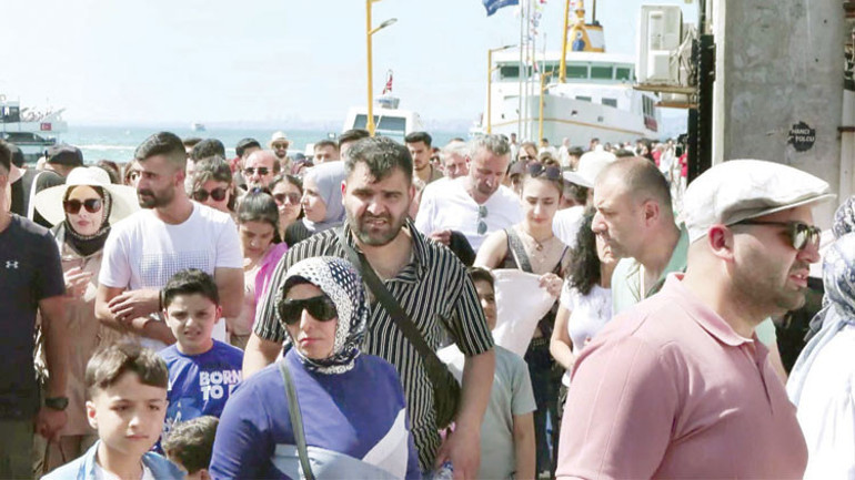 Adalar doldu taştı