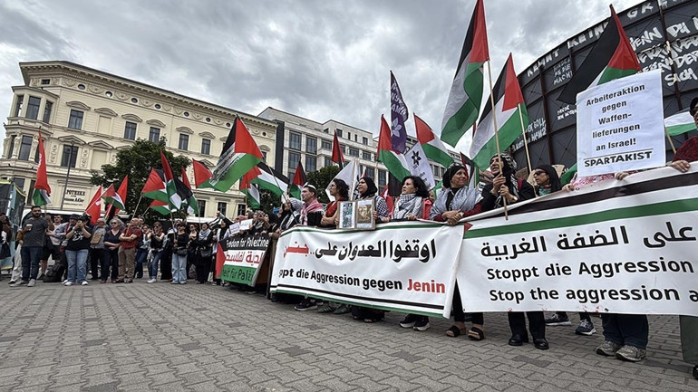 Berlin’de, Filistin’e destek gösterileri düzenlendi
