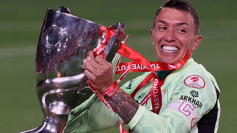 Galatasaray’dan ayrılan Muslera’ya ilk resmi teklif Transferde 4 aday var