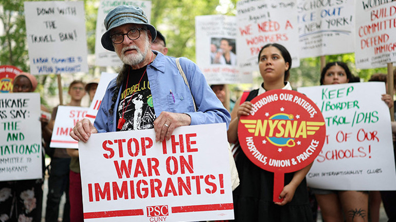 Trump nadiren kullanılan federal yetkilerini devreye soktu 2 bin muhafız göreve çağrıldı