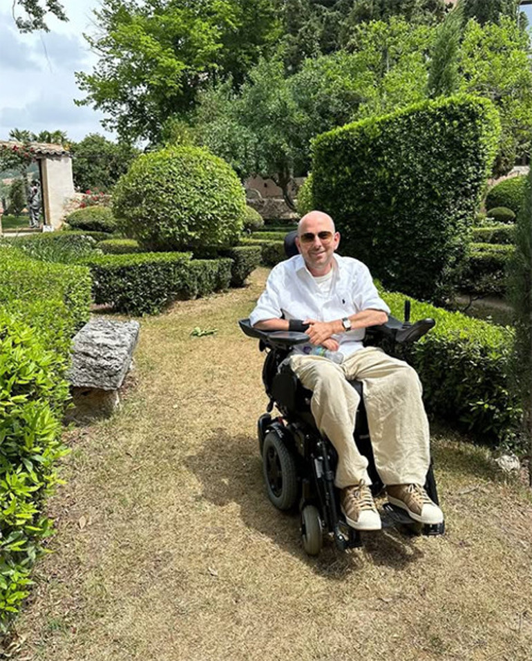 Hayallerindeki film, hayatının kabusu oldu.. Yere düştüm ve tam o anda boyun kemiğimin kırılma sesini duydum... Set kazası felçli bıraktı