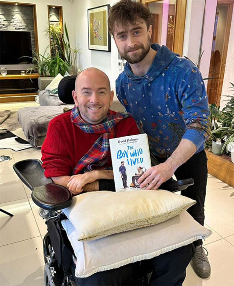 Hayallerindeki film, hayatının kabusu oldu.. Yere düştüm ve tam o anda boyun kemiğimin kırılma sesini duydum... Set kazası felçli bıraktı