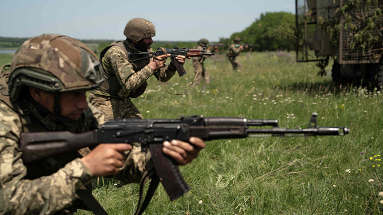Rusya, Ukraynaya karşı kara harekatı başlattı: Rus ordusu doğudaki kritik bölgeyi ele geçirmek için saldırıya geçti