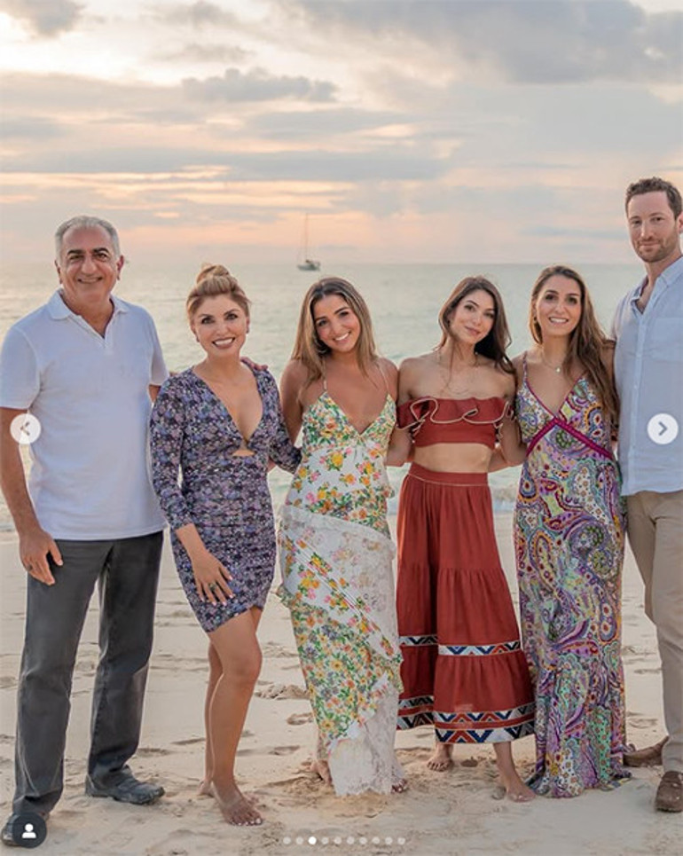 Gözyaşları içinde nişanlanmıştı... İki yıl sonra mutlu sona ulaştılar...Damat kollarında uçurdu