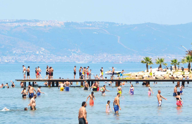 Plajlarda bayram şenliği