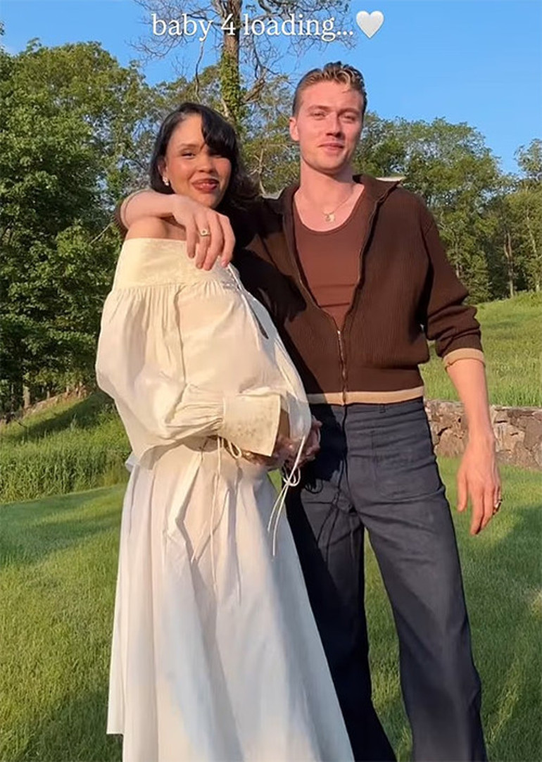 Daha 23 yaşında dördüncü bebeğine hamile... Kocam altıya tamamlamak istiyor