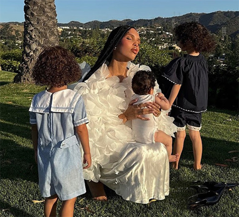 Daha 23 yaşında dördüncü bebeğine hamile... Kocam altıya tamamlamak istiyor