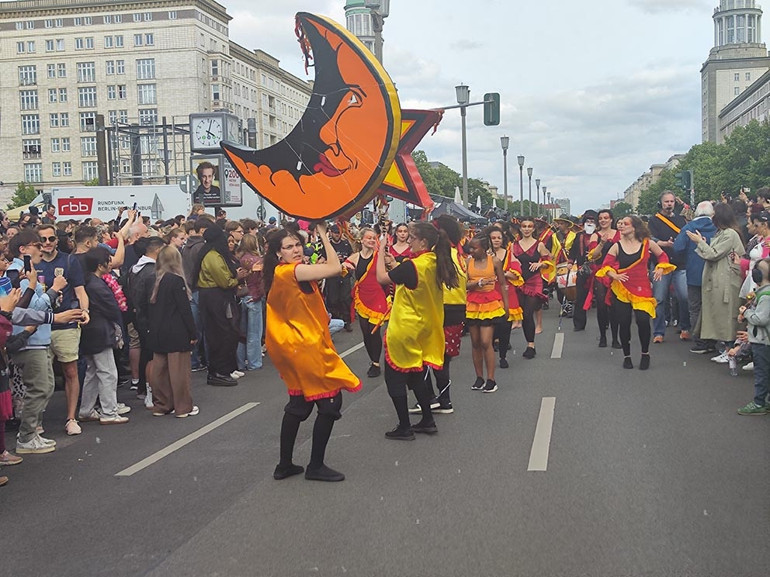 Berlin Kültürler Karnavalı’nda renkli görüntüler