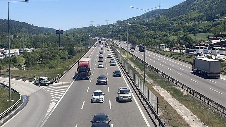 Tatilciler yola çıktı Dönüş yoğunluğu başladı 15 binden fazla araç şehri terk etti