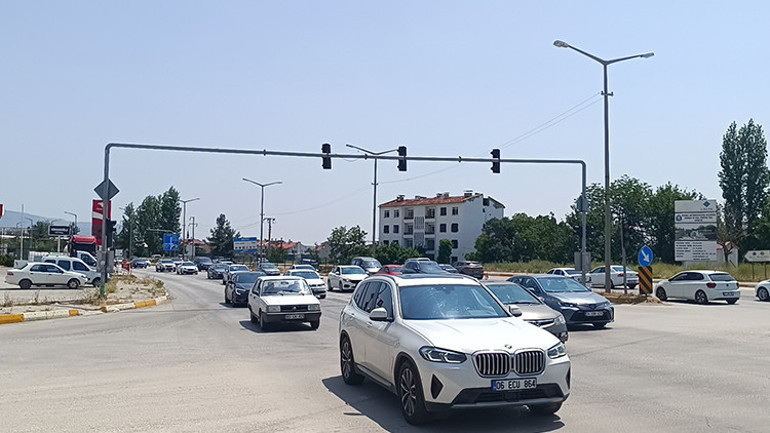 Tatilciler yola çıktı Dönüş yoğunluğu başladı 15 binden fazla araç şehri terk etti