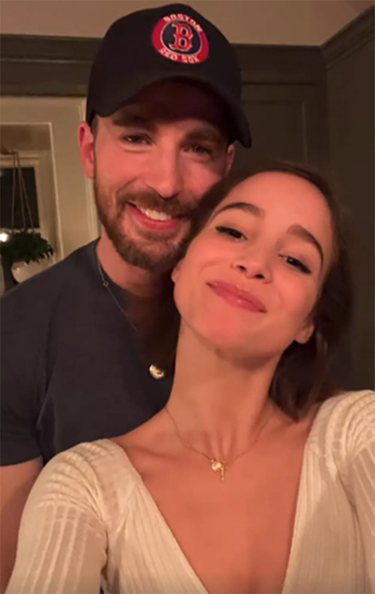 16 yaş genç sevgilisi ona hayır diyememiş... Evlenme teklif ederken söyleyeceğim cümleyi bir haftada ezberledim