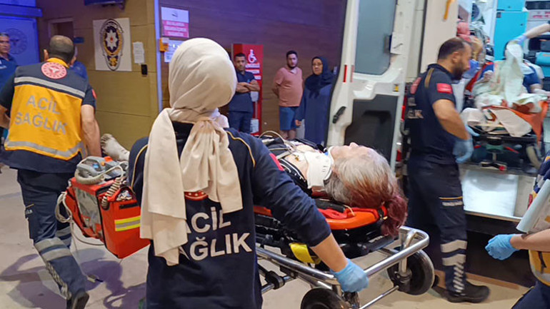 Bursada üst geçidi kullanmayan kadına otobüs çarptı