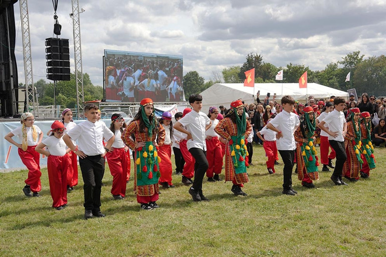 Britanya Alevi Festivali coşkulu bir park buluşmasıyla tamamlandı