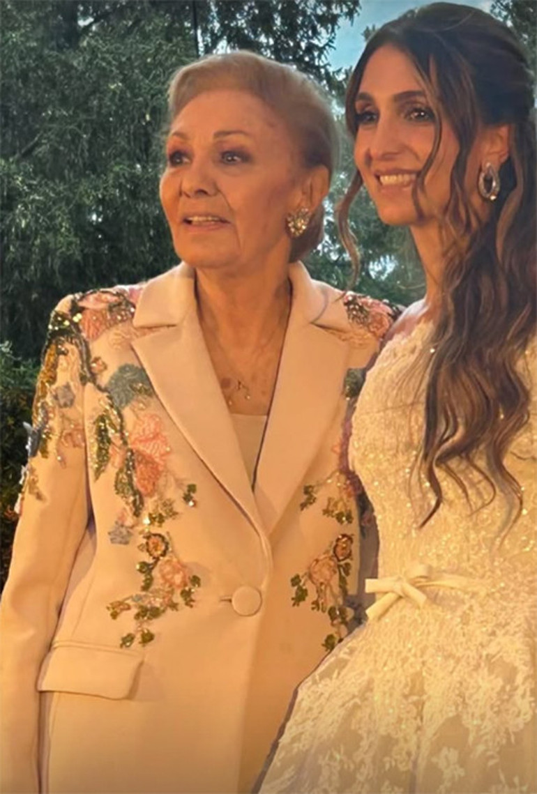 Toprağa verdiği kocasını ve iki genç evladını o gece bir başka özledi... Keşke siz de görebilseydiniz... Torununu gelin etti