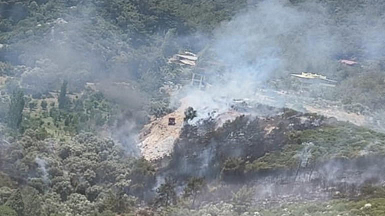 İzmirde orman yangını Ekipler müdahale ediyor