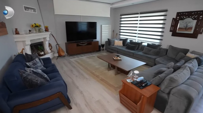 Göz alıcı havuz, yeşillikler içinde ev Ünlü türkücü eşi ve oğluyla 2 katlı bu villada yaşıyor