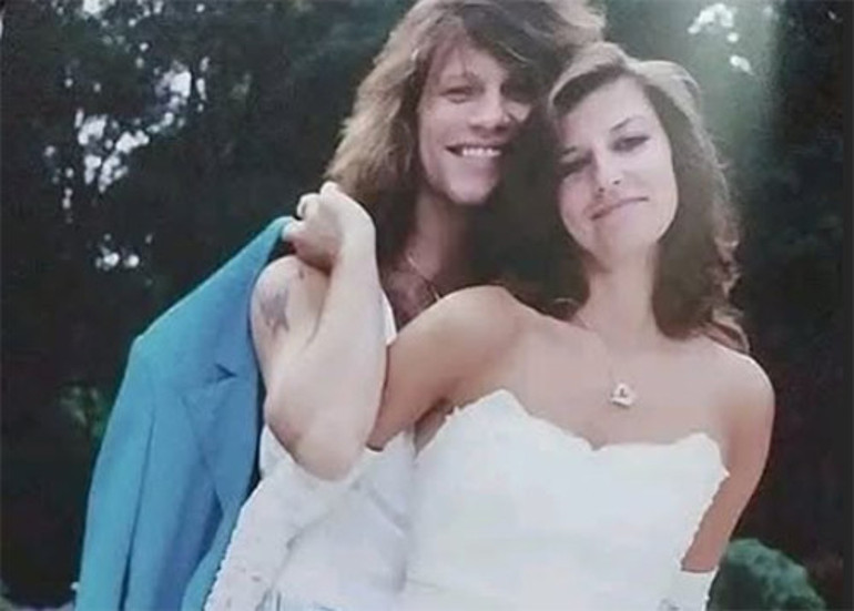 Bu düğündeki gelin ile damat yarım asırdır evli... 50 yıldır bir yastıkta kocadılar