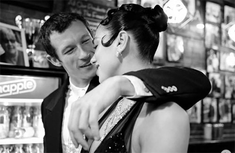 Birbirlerinden çabuk bıkar bunlar diyenler çok yanıldı… Ne elleri ayrıldı ne dudakları... İşte bunun adı aşk