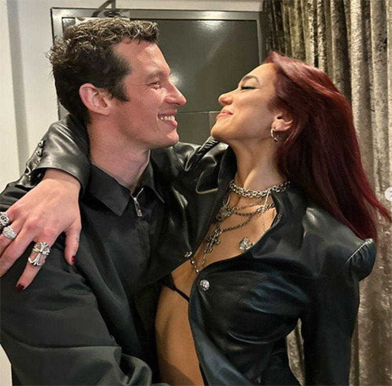 Birbirlerinden çabuk bıkar bunlar diyenler çok yanıldı… Ne elleri ayrıldı ne dudakları... İşte bunun adı aşk