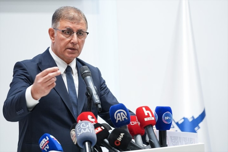 İzmir Büyükşehirden 1.030 kişi işten çıkarılacak | Cemil Tugay, Tunç Soyerin aldığı işçi sayısını açıkladı