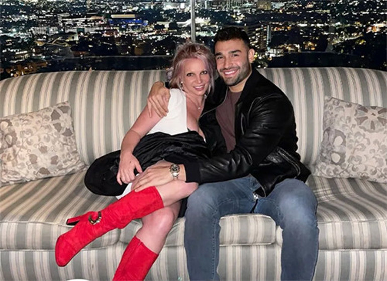 Eski sevgililerine ateş püskürdü: Köpeklerini onlardan daha çok sevdim... Çok zalim adamlardı, bir gün bile elimi tutmadılar