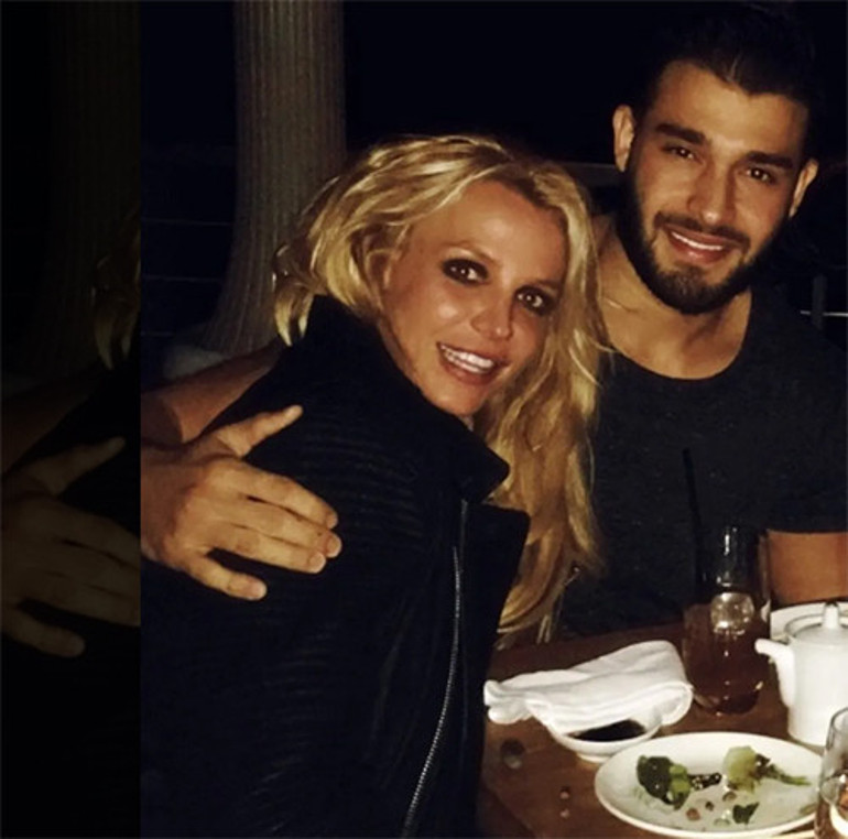 Eski sevgililerine ateş püskürdü: Köpeklerini onlardan daha çok sevdim... Çok zalim adamlardı, bir gün bile elimi tutmadılar