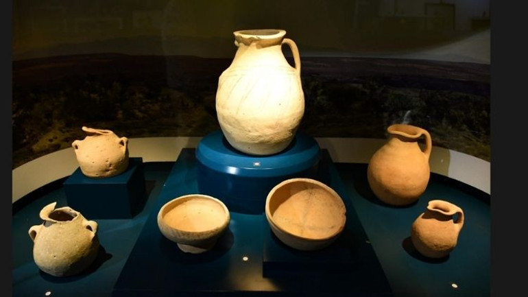 Mezarlardan çıkarılan 2 bin 300 yıllık eserler ilk kez sergilendi