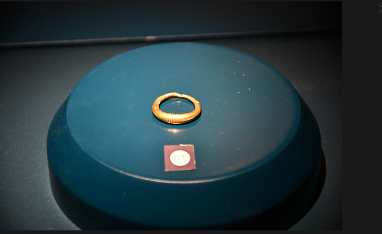 Mezarlardan çıkarılan 2 bin 300 yıllık eserler ilk kez sergilendi