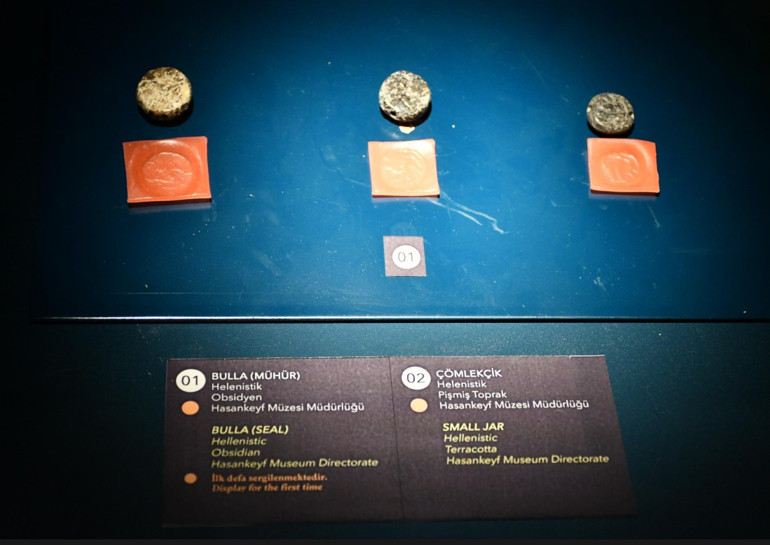 Mezarlardan çıkarılan 2 bin 300 yıllık eserler ilk kez sergilendi