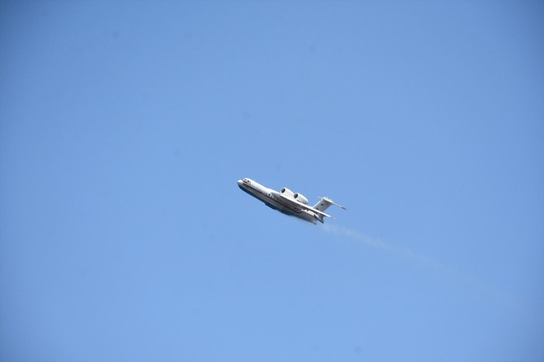 Son dakika... İzmir Foçada orman yangını Alevler bazı evlere sıçradı